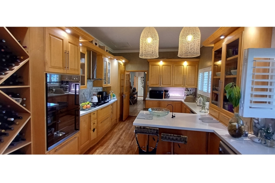 5 Bedroom Property for Sale in Jim Fouchepark Free State